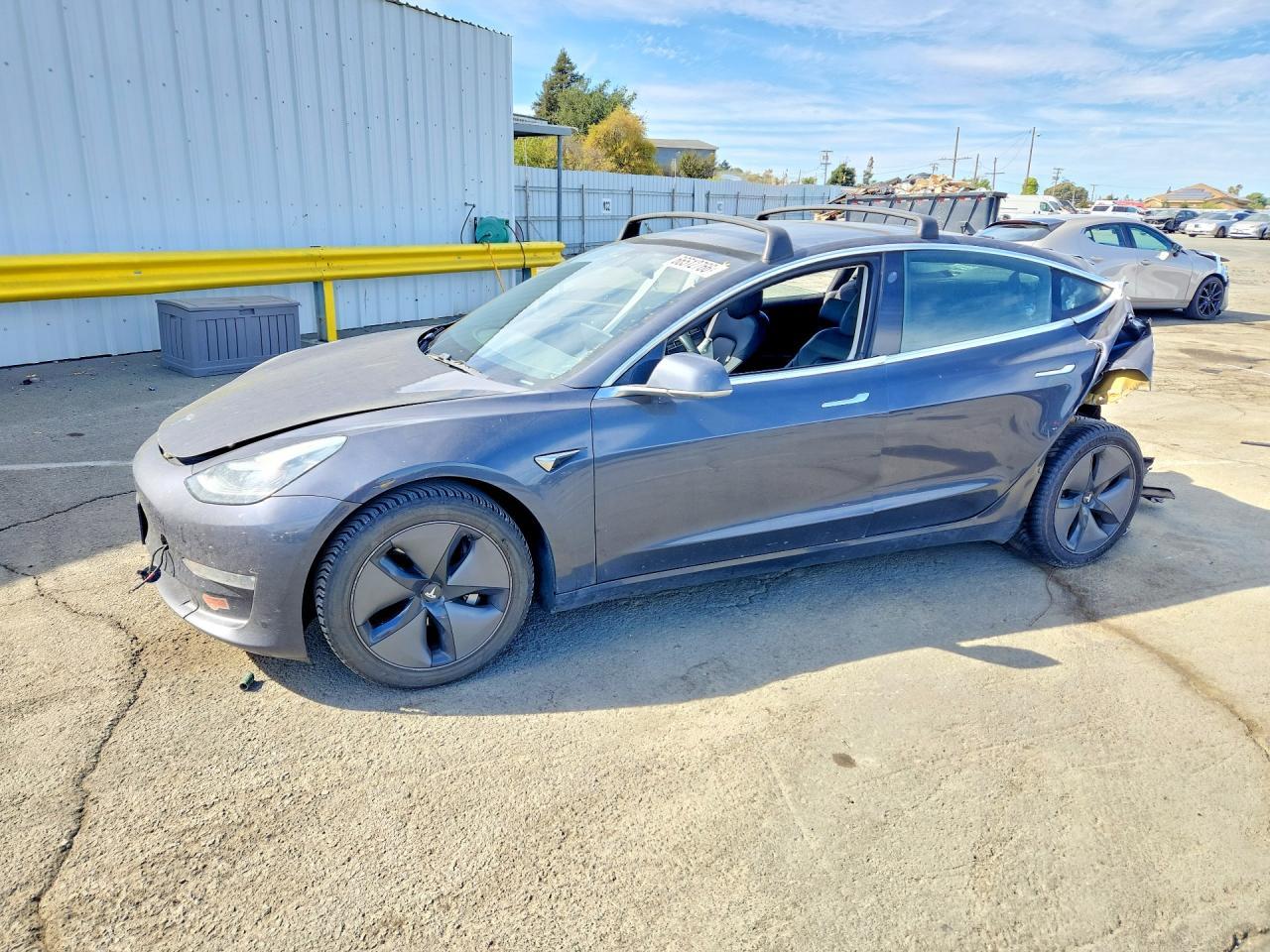 2018 Tesla Model 3 - zdjęcie główne
