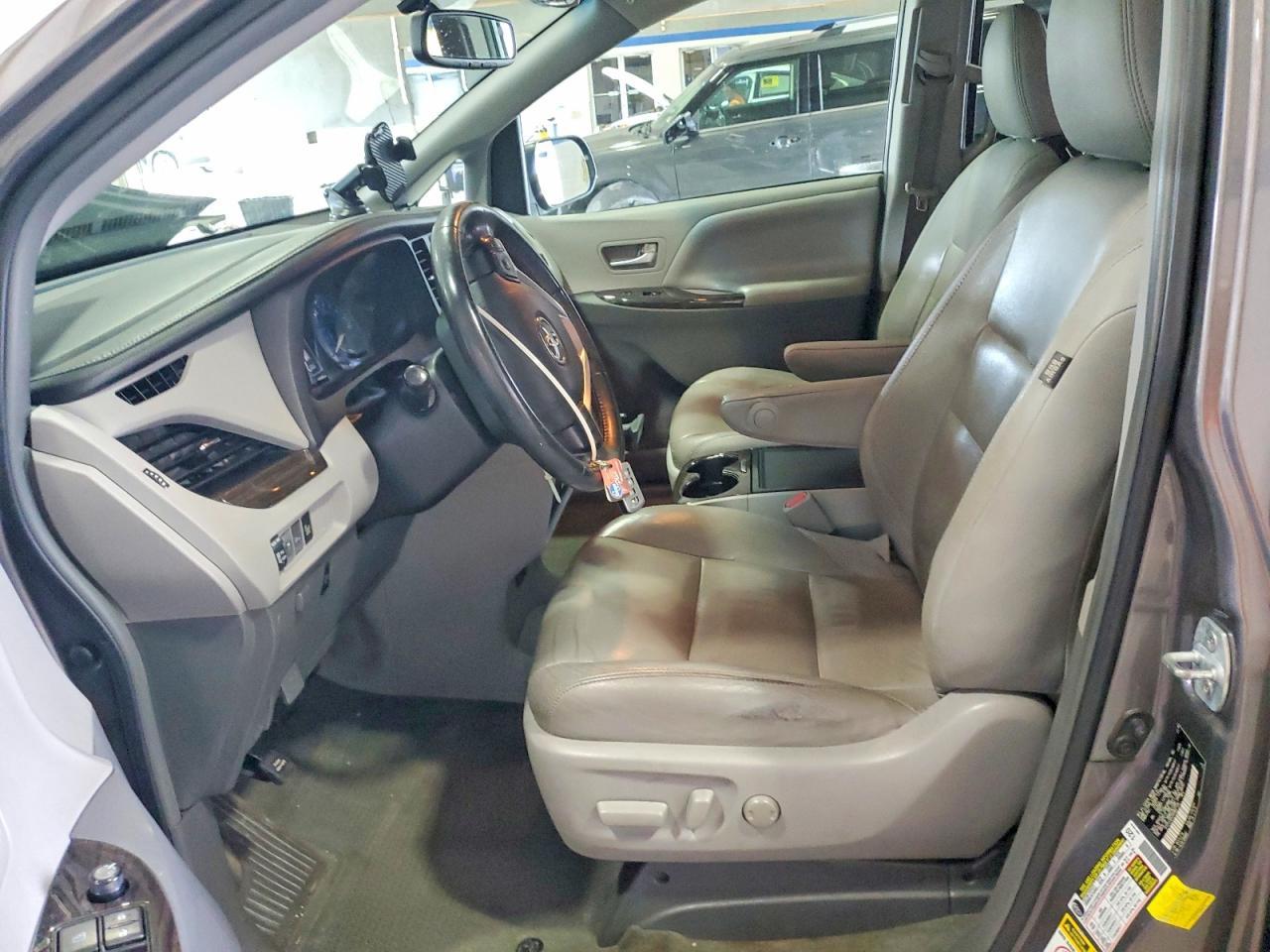 2017 Toyota Sienna Xle Premium 8-Passenger - zdjęcie 7