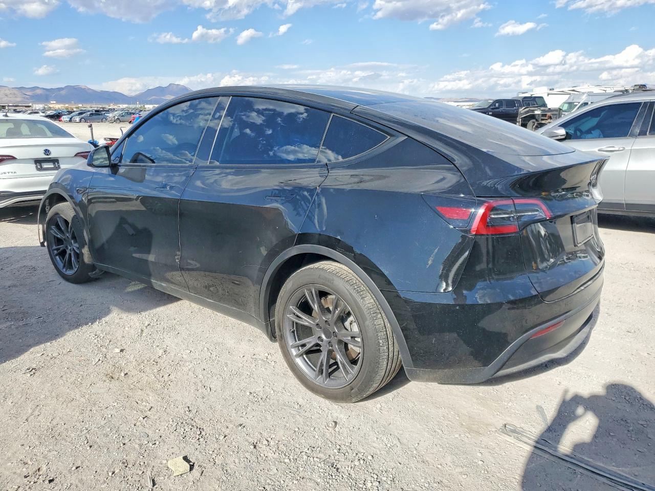 2025 Tesla Model Y - zdjęcie 2