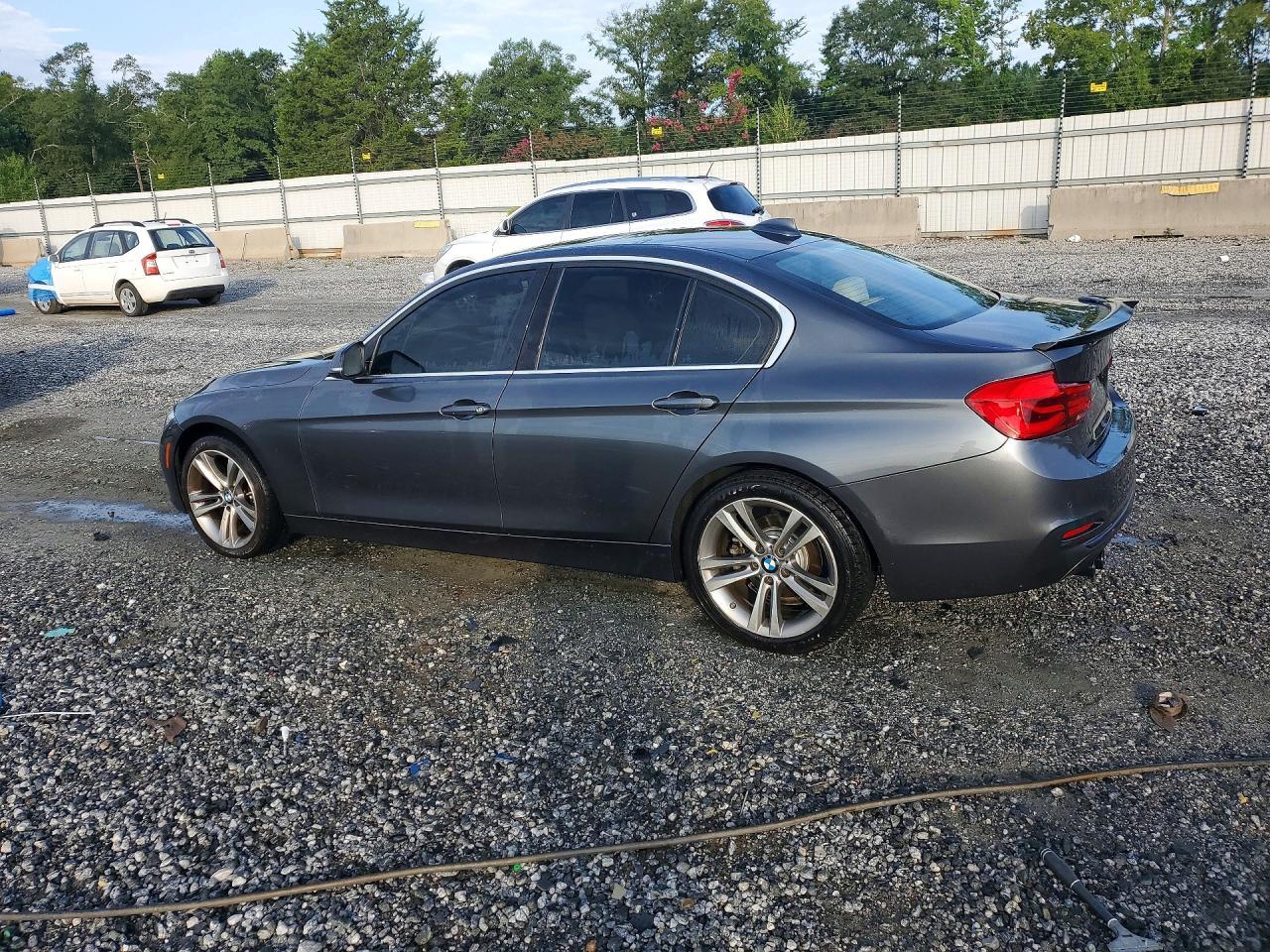 2018 BMW Seria 3 330i - zdjęcie 2