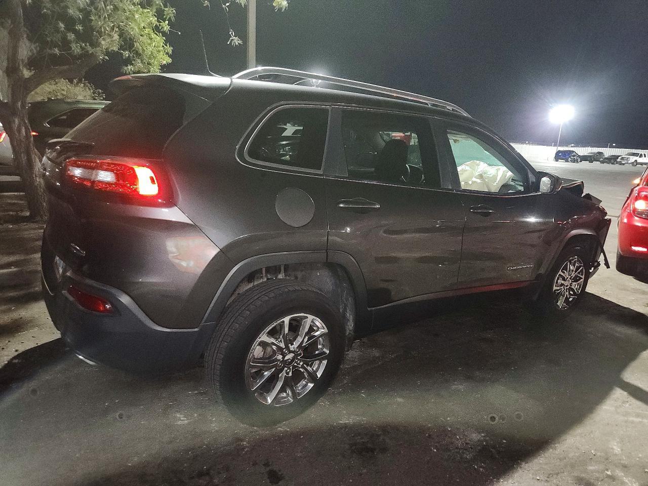 2016 Jeep Cherokee Latitude - zdjęcie 3