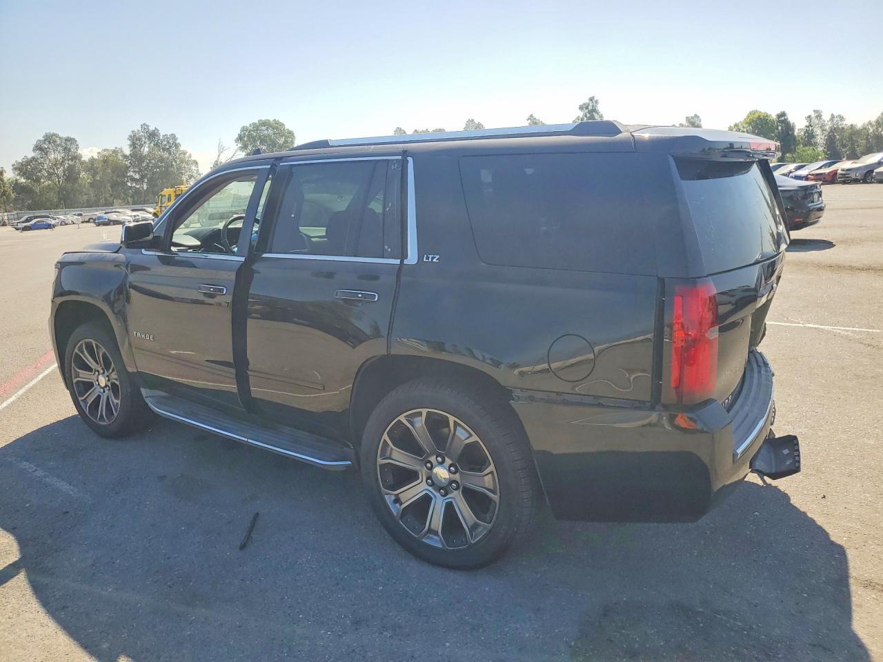 2015 Chevrolet Tahoe C1500 Ltz - zdjęcie 2