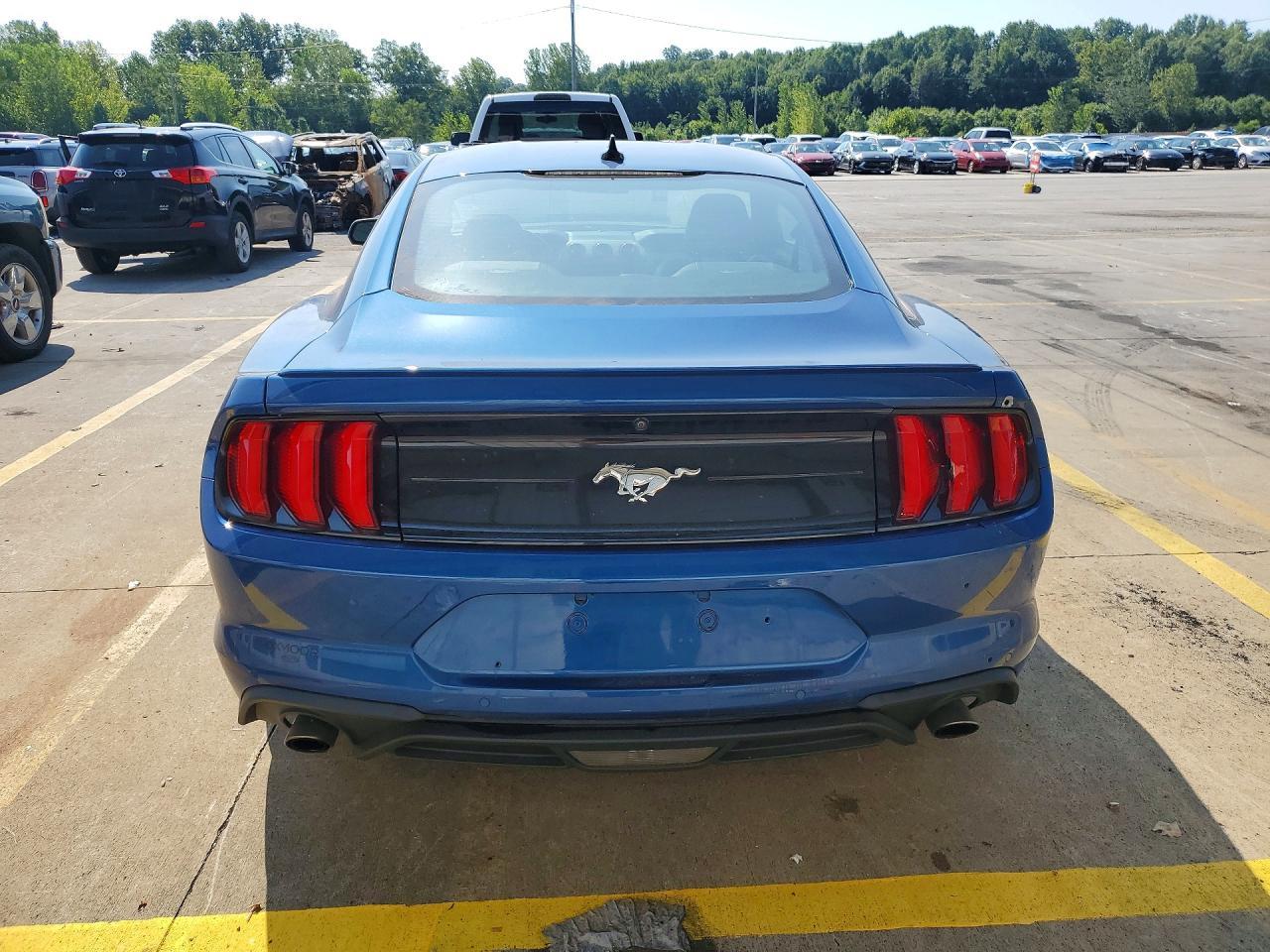 2022 Ford Mustang - zdjęcie 6