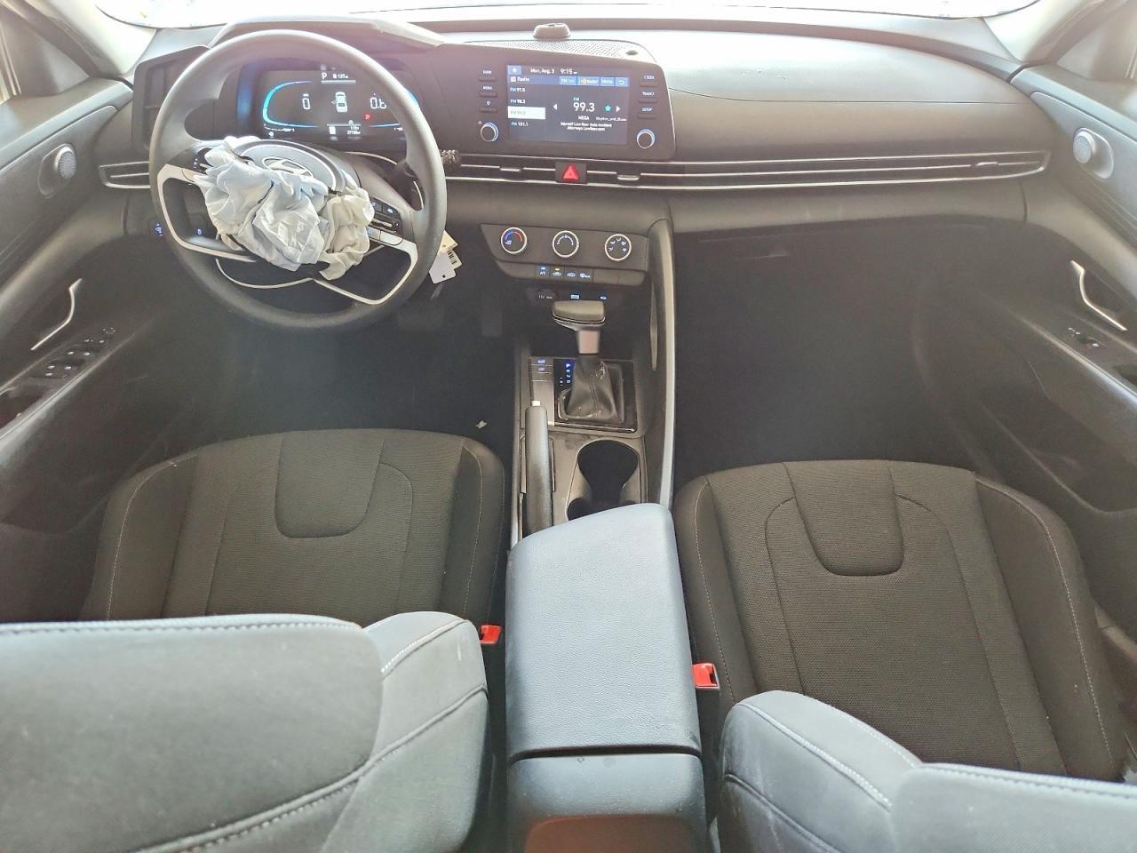 2025 Hyundai Elantra Se - zdjęcie 8