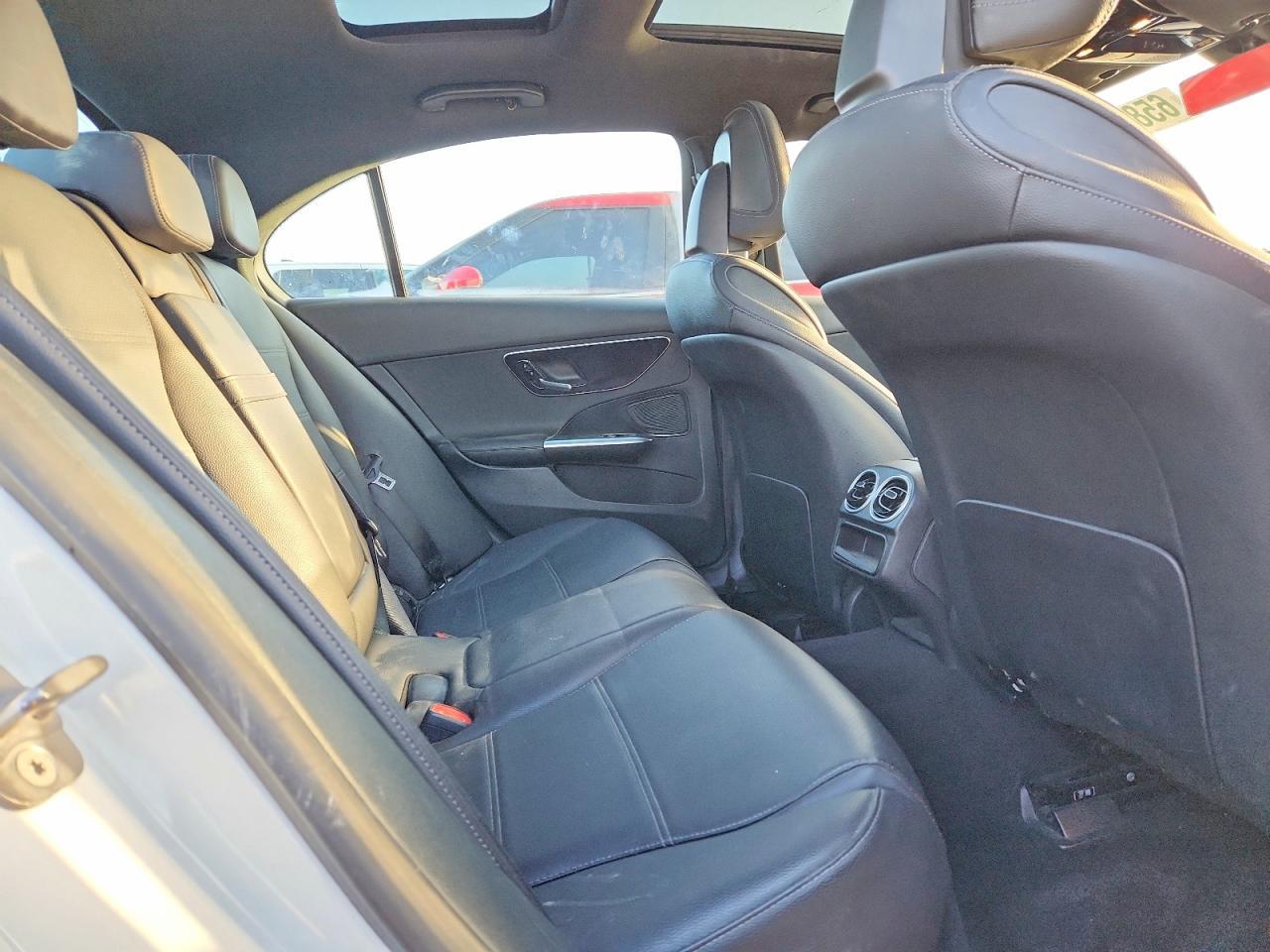 2024 Mercedes-Benz C 300 4Matic - zdjęcie 10