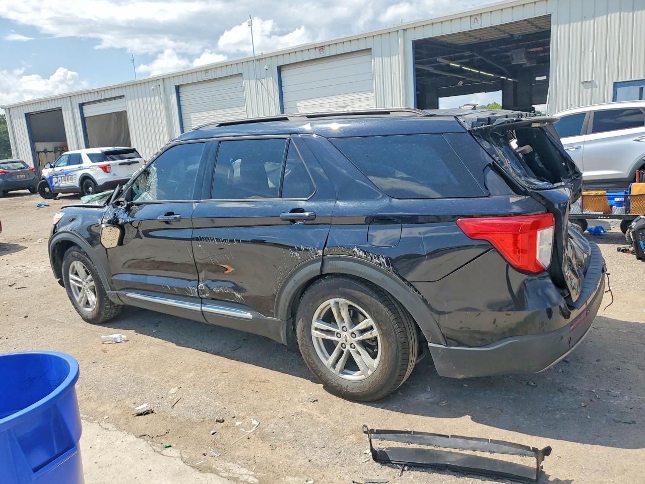 2022 Ford Explorer Xlt - zdjęcie 2