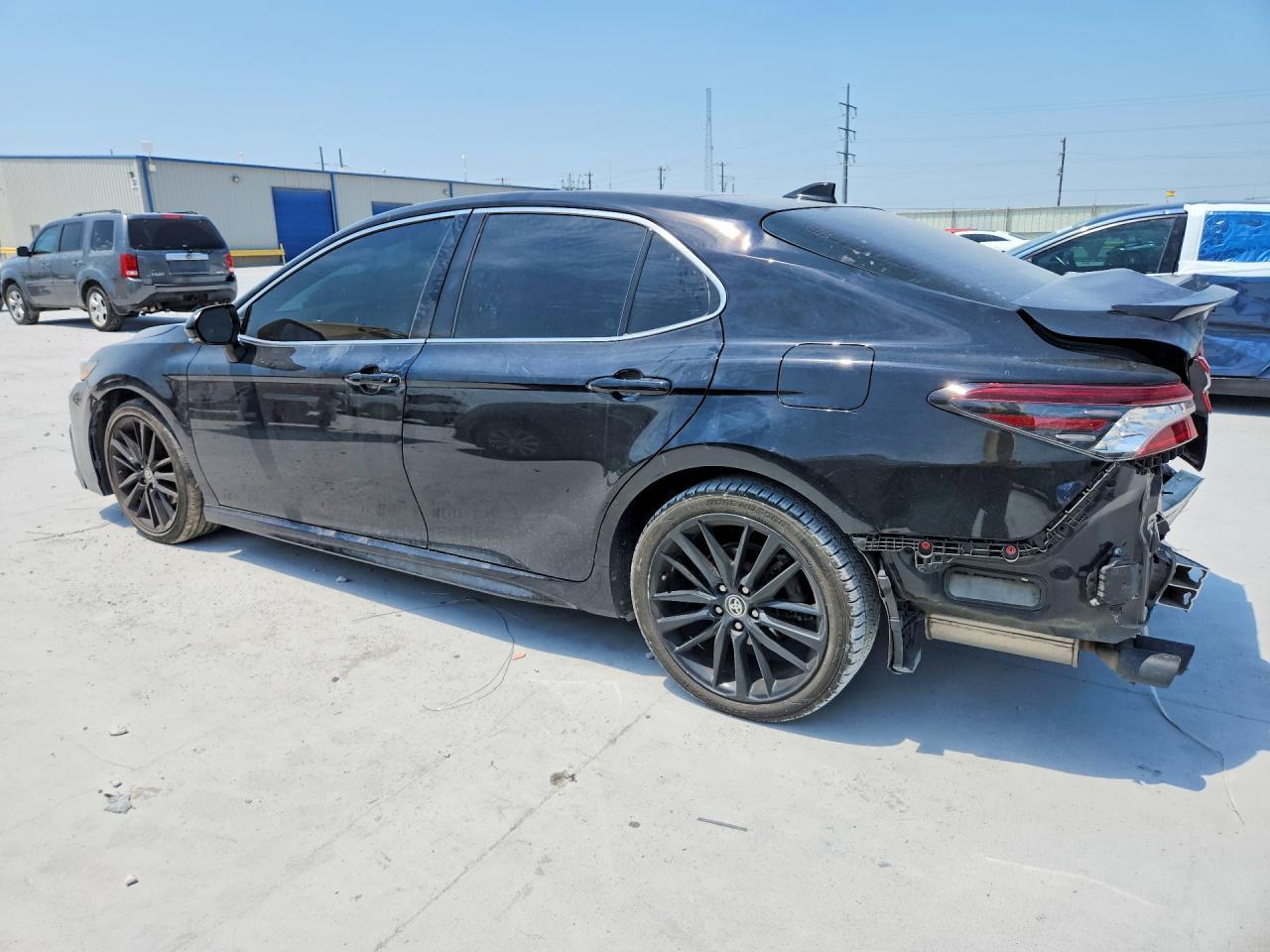 2022 Toyota Camry Xse - zdjęcie 2