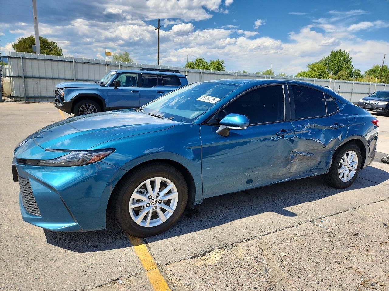 2025 Toyota Camry Le - zdjęcie główne