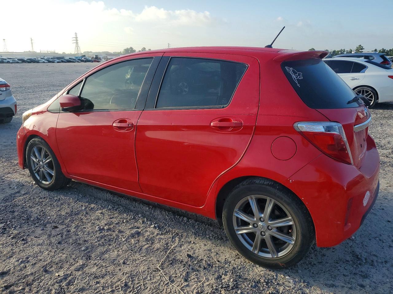 2013 Toyota Yaris 5-Door Se - zdjęcie 2
