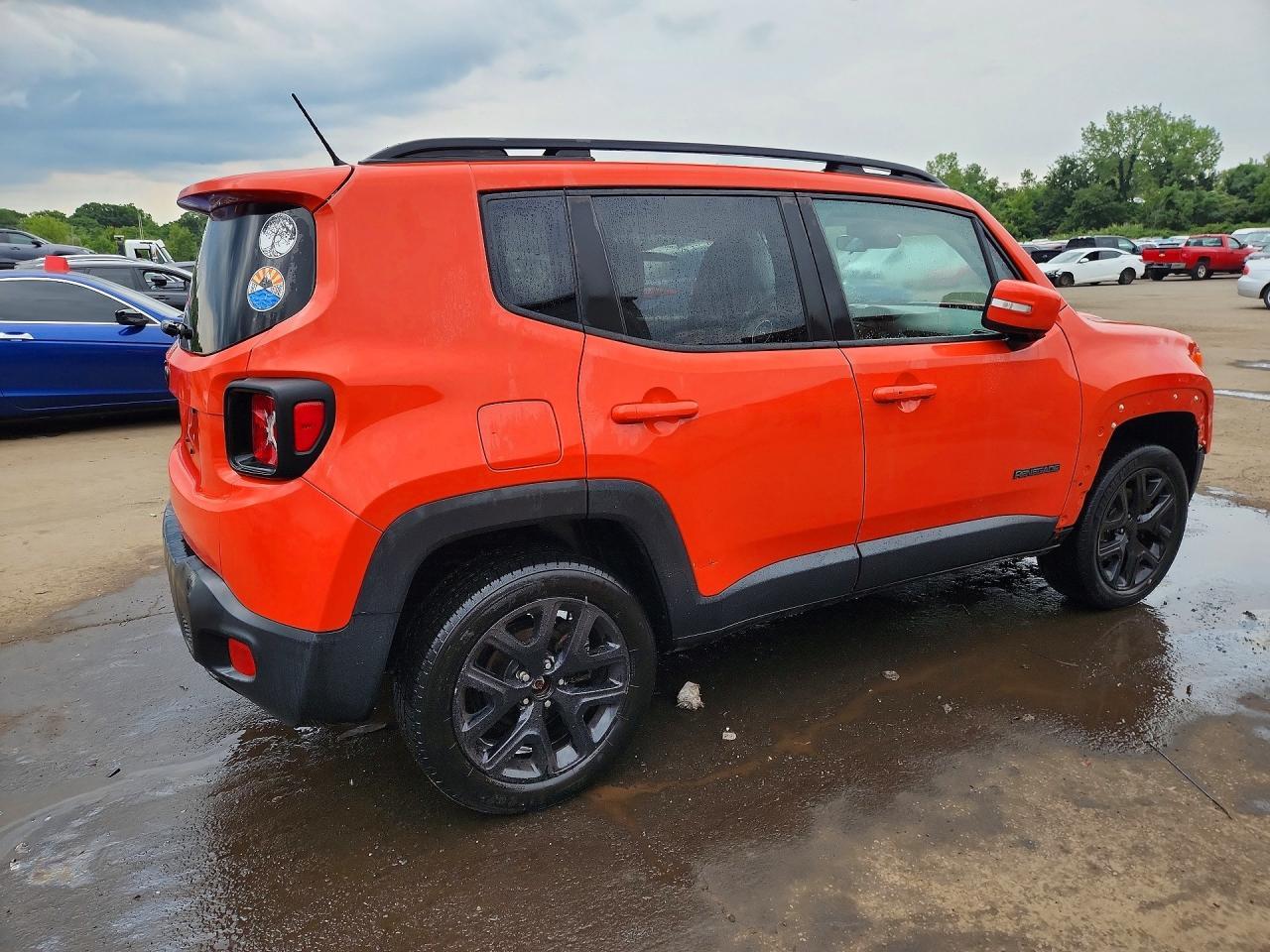 2017 Jeep Renegade Latitude - zdjęcie 3