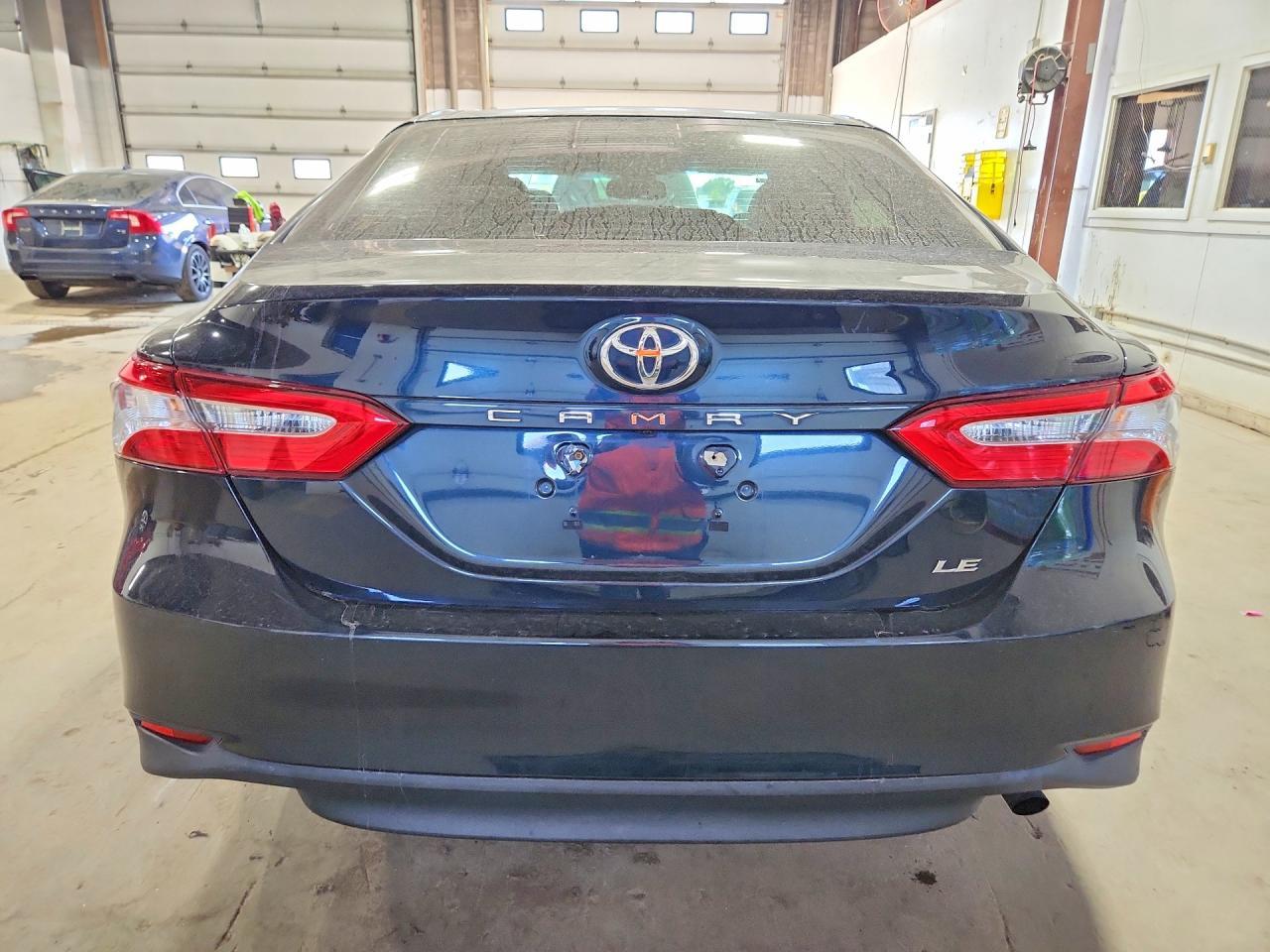 2018 Toyota Camry Le - zdjęcie 6