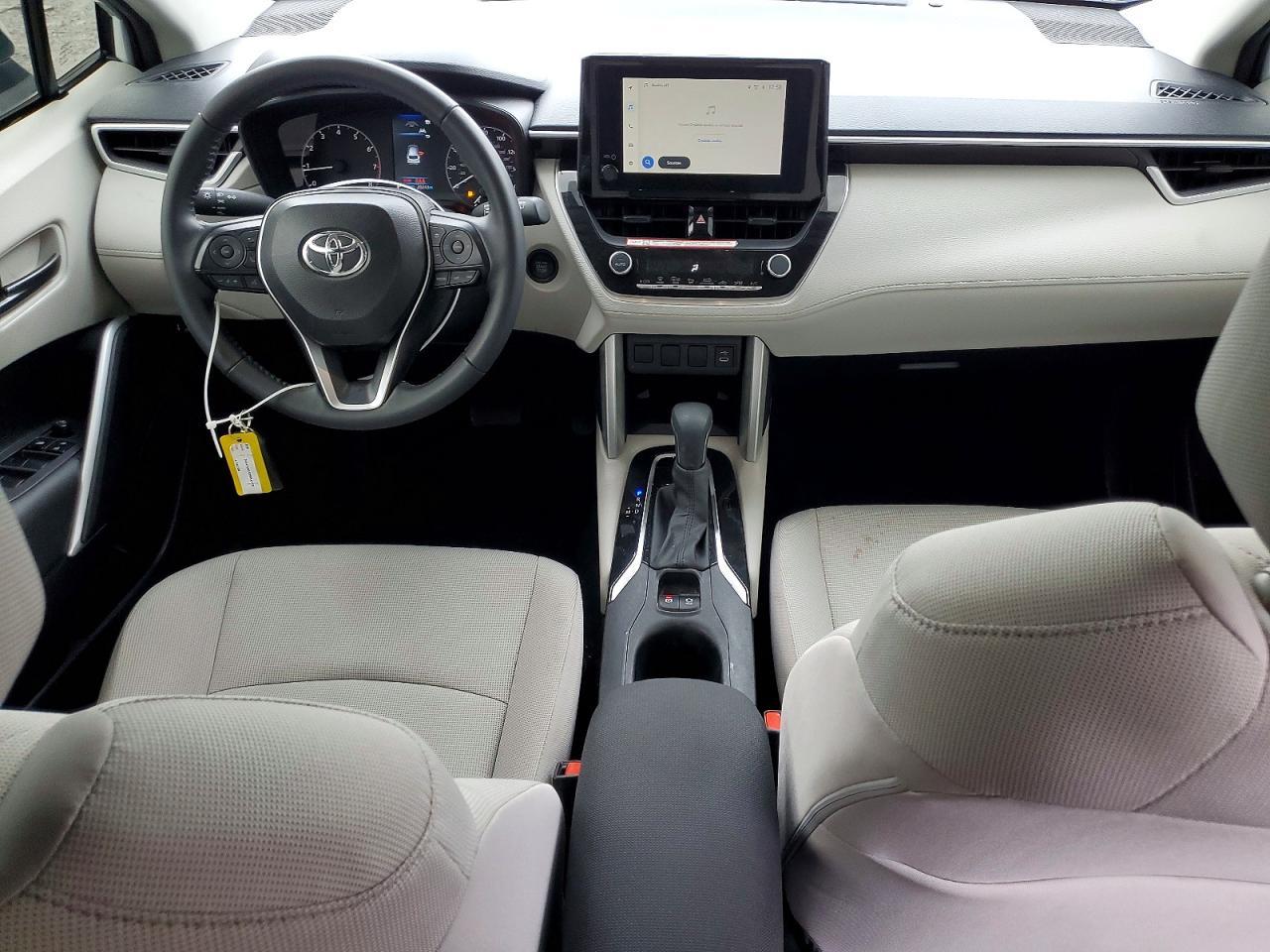 2024 Toyota Corolla Cross Le - zdjęcie 8