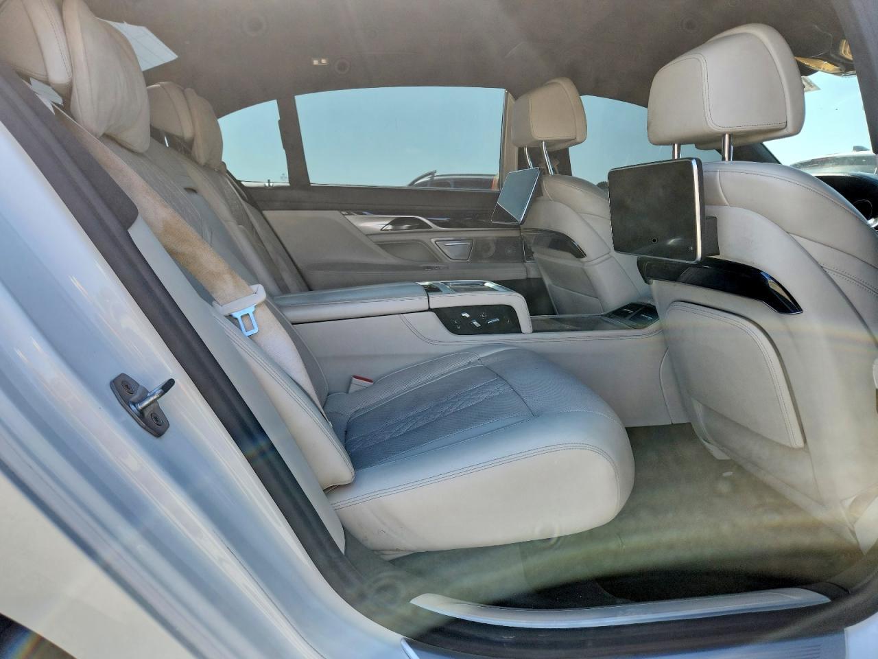 2017 BMW Seria 7 B7 - zdjęcie 10