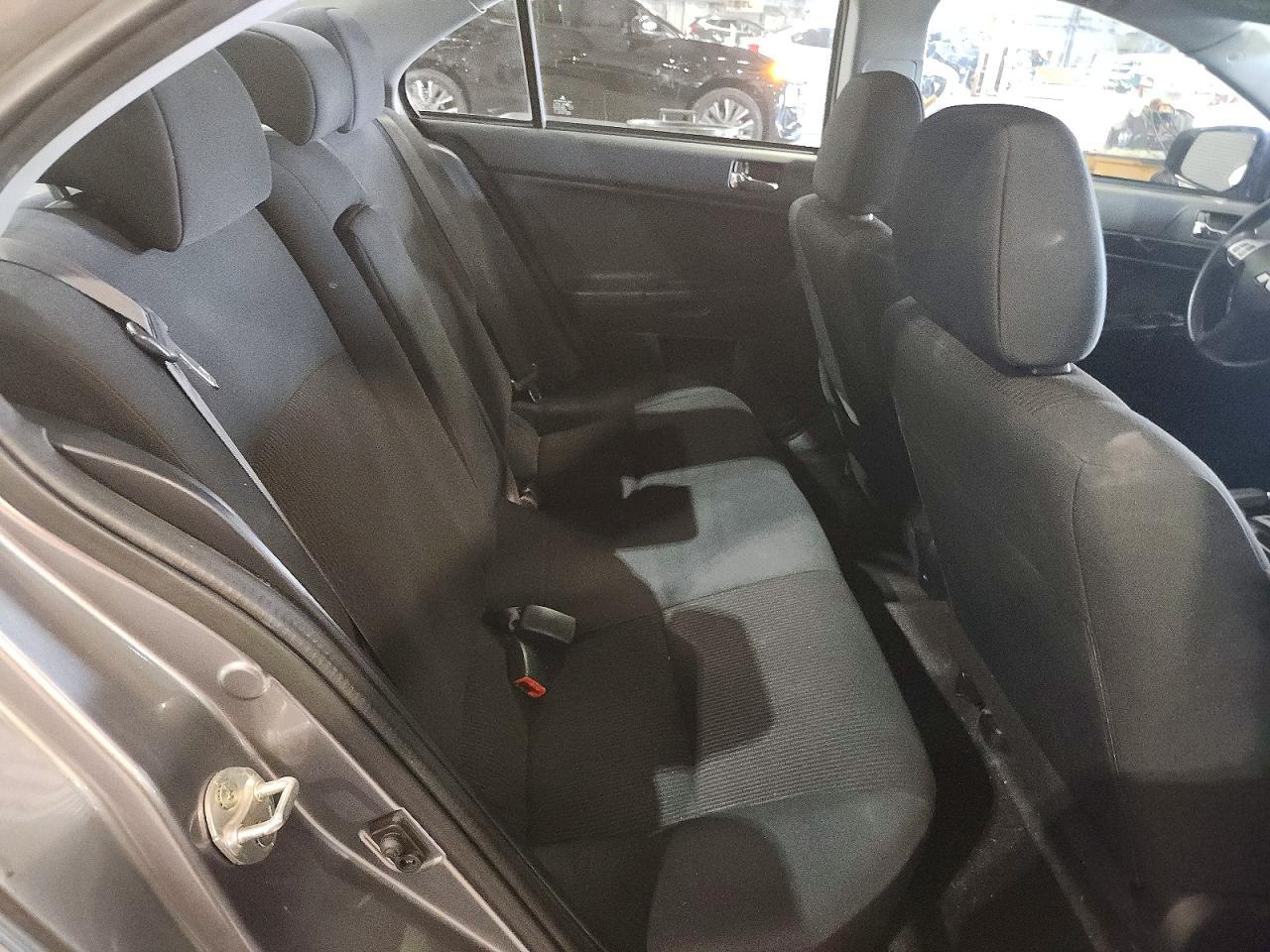 2017 Mitsubishi Lancer Es - zdjęcie 10
