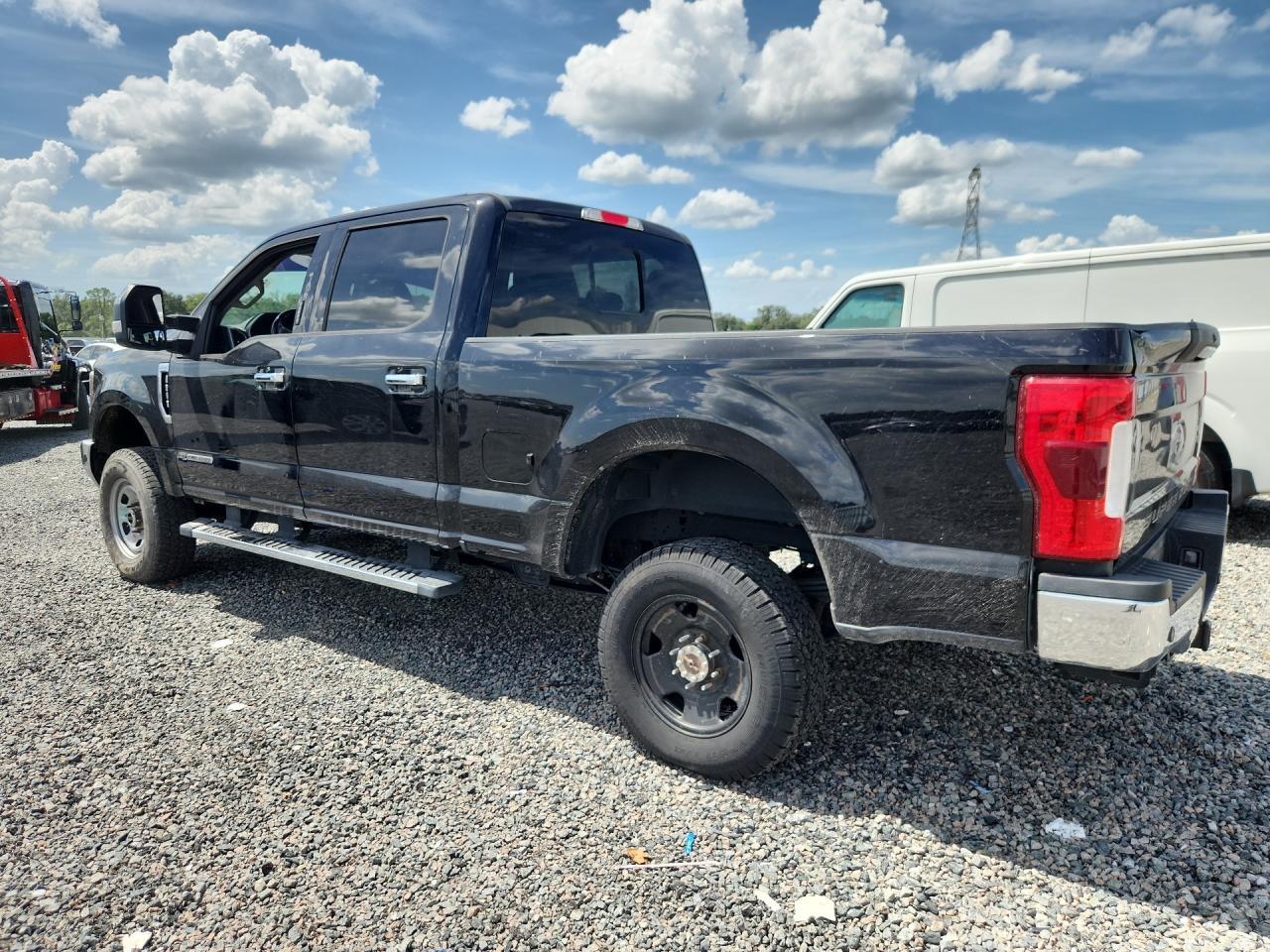 2019 Ford F250 Super Duty - zdjęcie 2