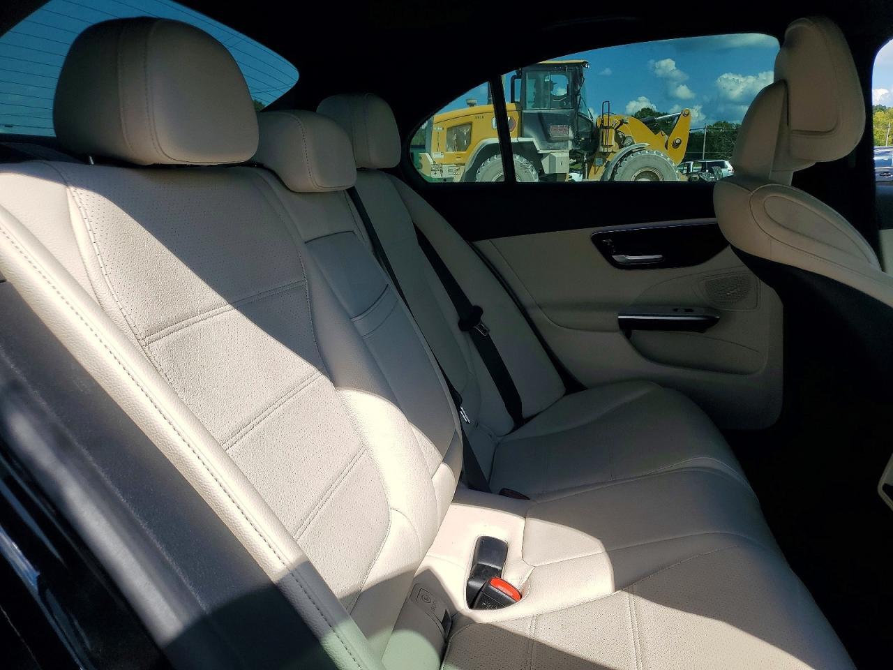 2024 Mercedes-Benz C 300 - zdjęcie 10