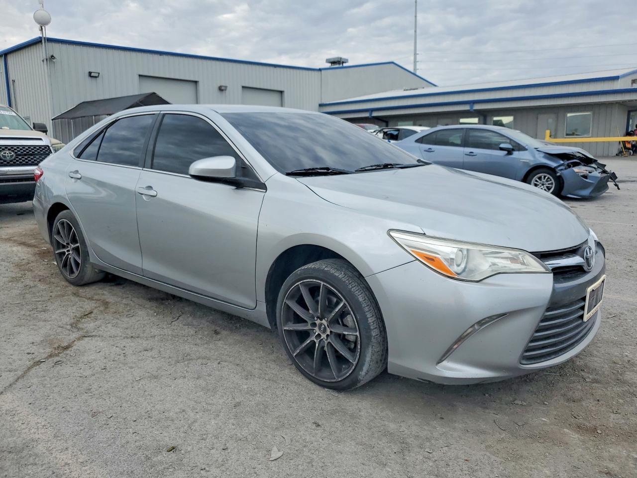 2017 Toyota Camry Le - zdjęcie 4