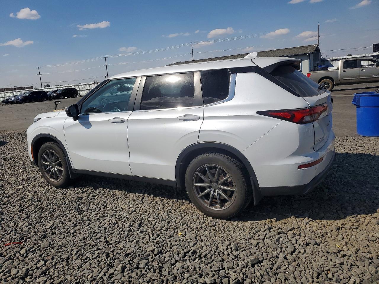 2022 Mitsubishi Outlander Es - zdjęcie 2