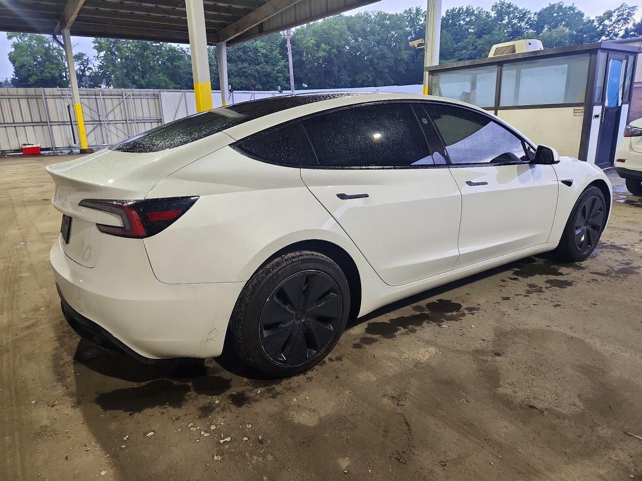 2024 Tesla Model 3 - zdjęcie 3