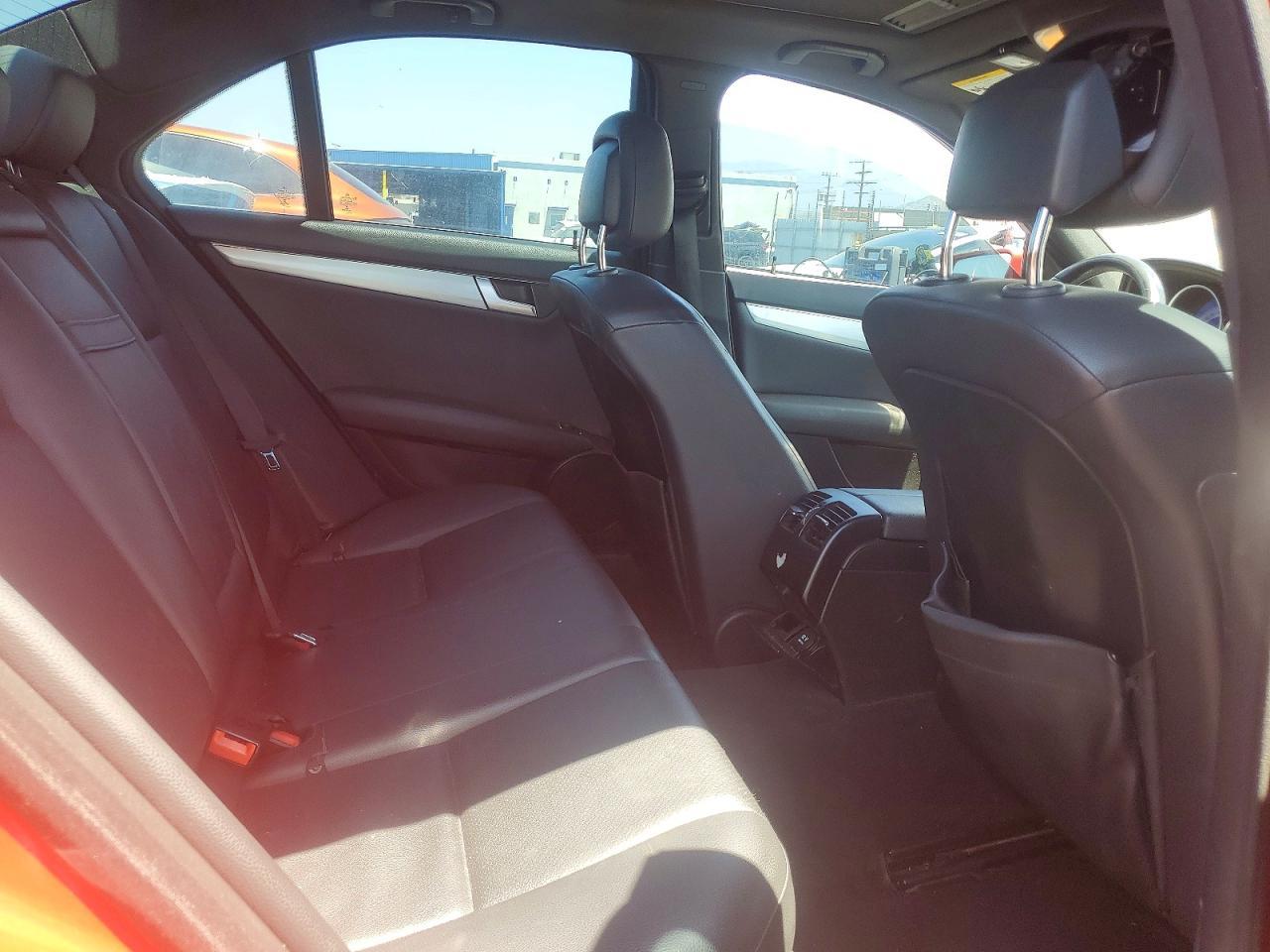 2014 Mercedes-Benz C 250 - zdjęcie 10