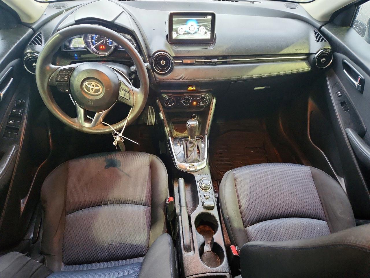 2018 Toyota Yaris Ia Base - zdjęcie 8