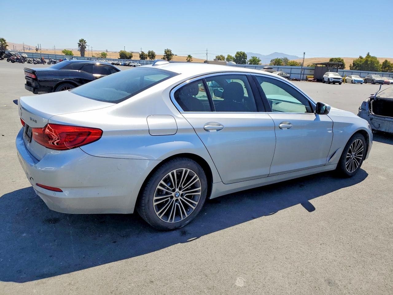 2020 BMW 530 I - zdjęcie 3