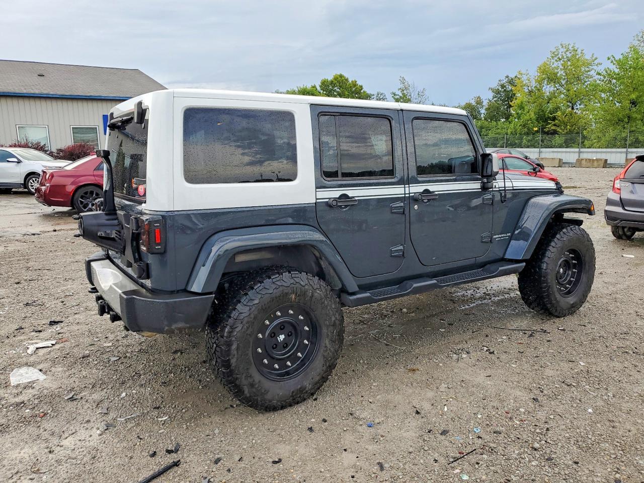 2017 Jeep Wrangler Unlimited Sahara - zdjęcie 3