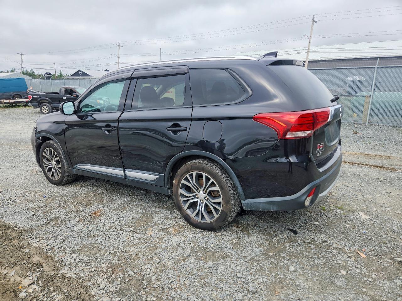 2017 Mitsubishi Outlander Es - zdjęcie 2