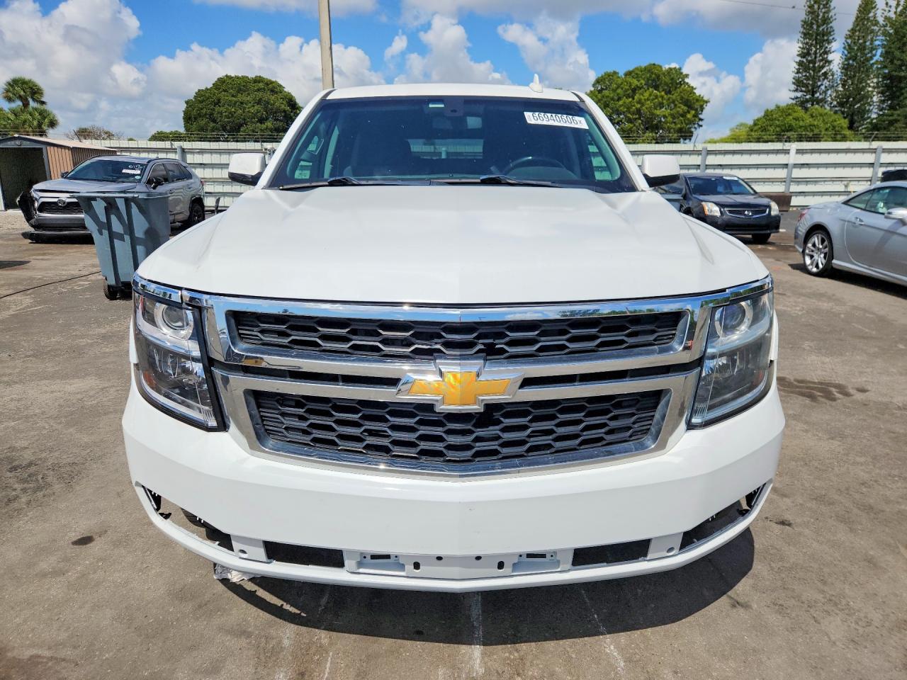 2016 Chevrolet Suburban C1500 Ls - zdjęcie 5
