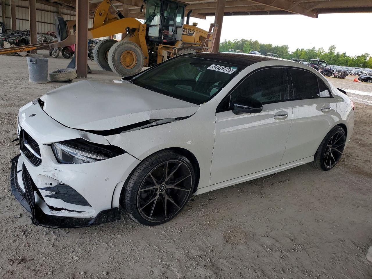 2021 Mercedes-Benz A 220 - zdjęcie główne
