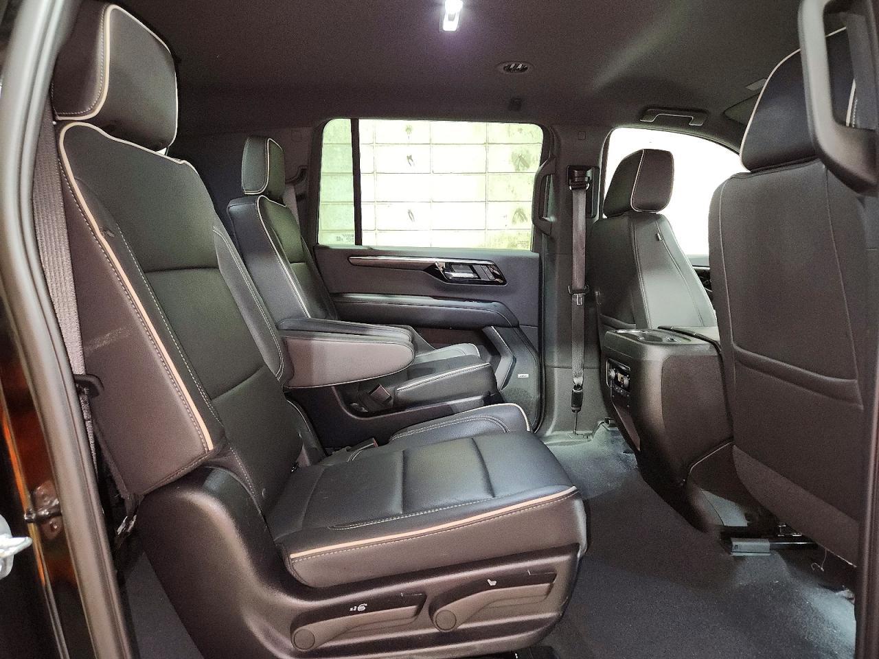 2025 Chevrolet Suburban K1500 Premier - zdjęcie 11