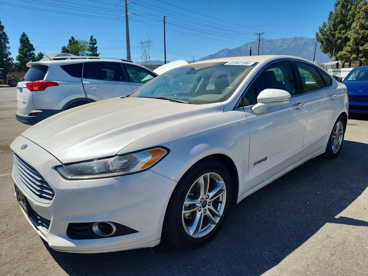 2016 Ford Fusion Titanium Hev - zdjęcie główne