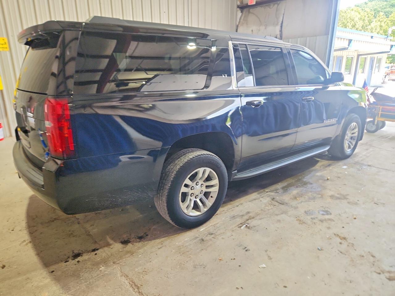 2019 Chevrolet Suburban K1500 Lt - zdjęcie 3