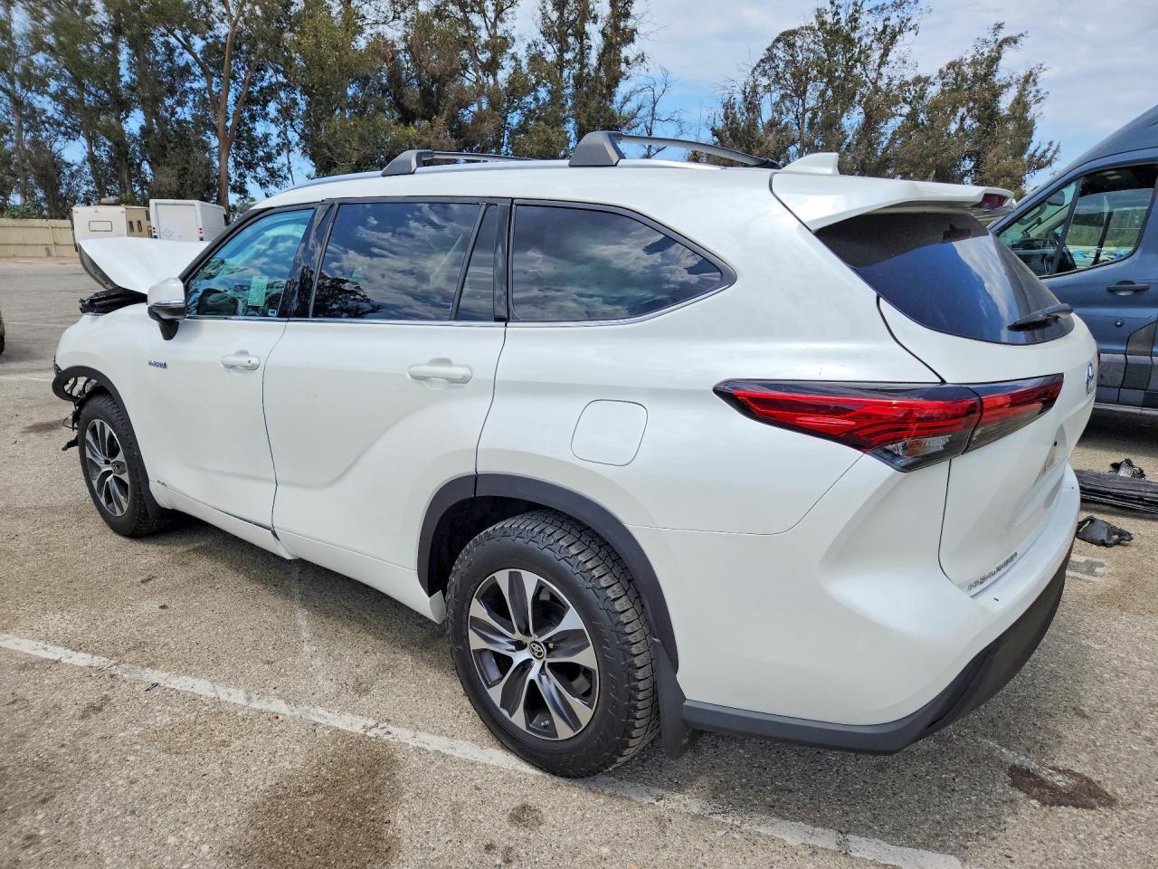 2020 Toyota Highlander Hybrid Xle - zdjęcie 2