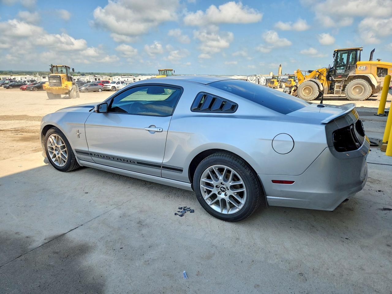 2013 Ford Mustang - zdjęcie 2