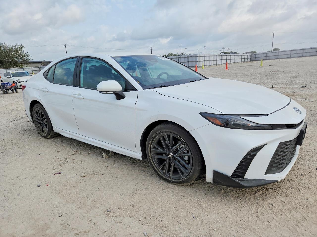 2026 Toyota Camry Se - zdjęcie 4