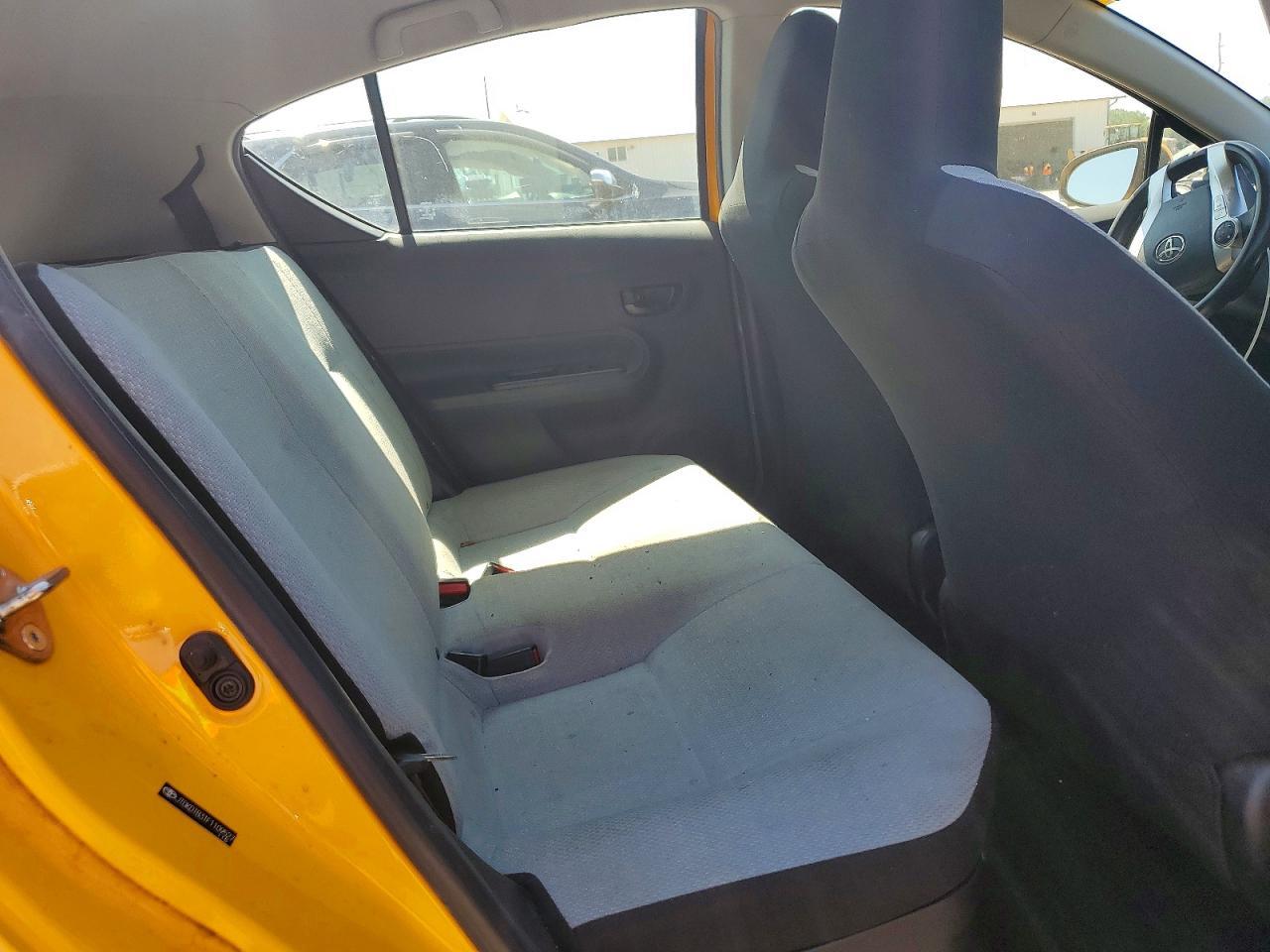 2015 Toyota Prius C One - zdjęcie 10