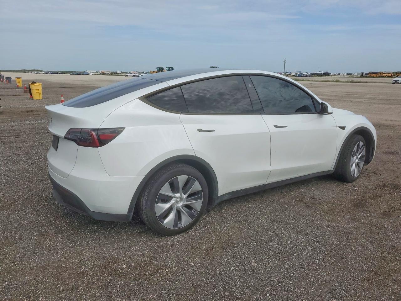 2024 Tesla Model Y - zdjęcie 3