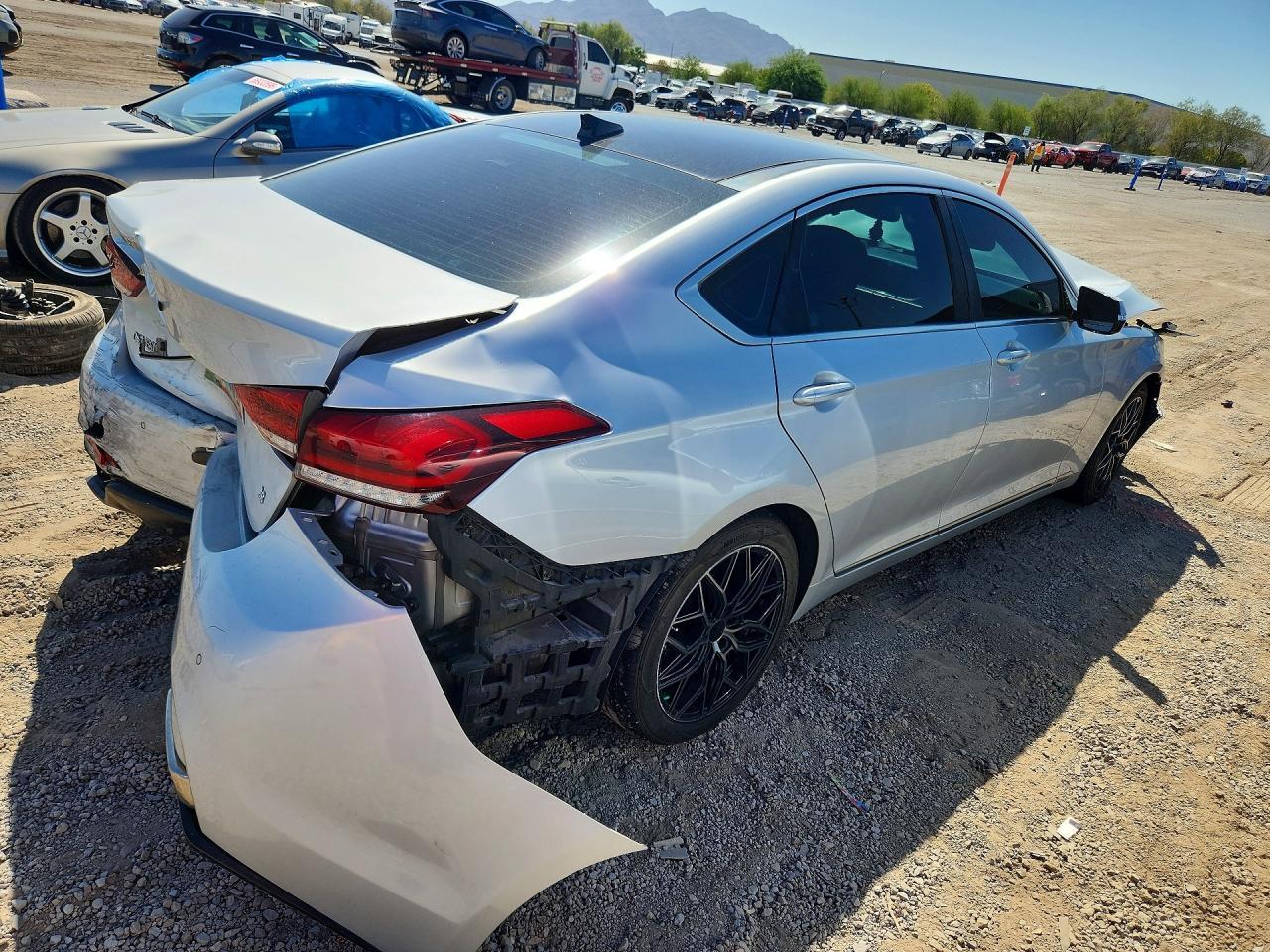 2015 Hyundai Genesis 3.8L - zdjęcie 3