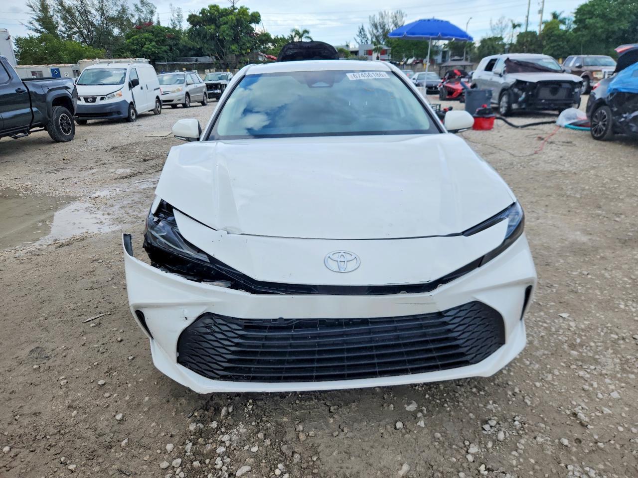 2025 Toyota Camry Le - zdjęcie 5