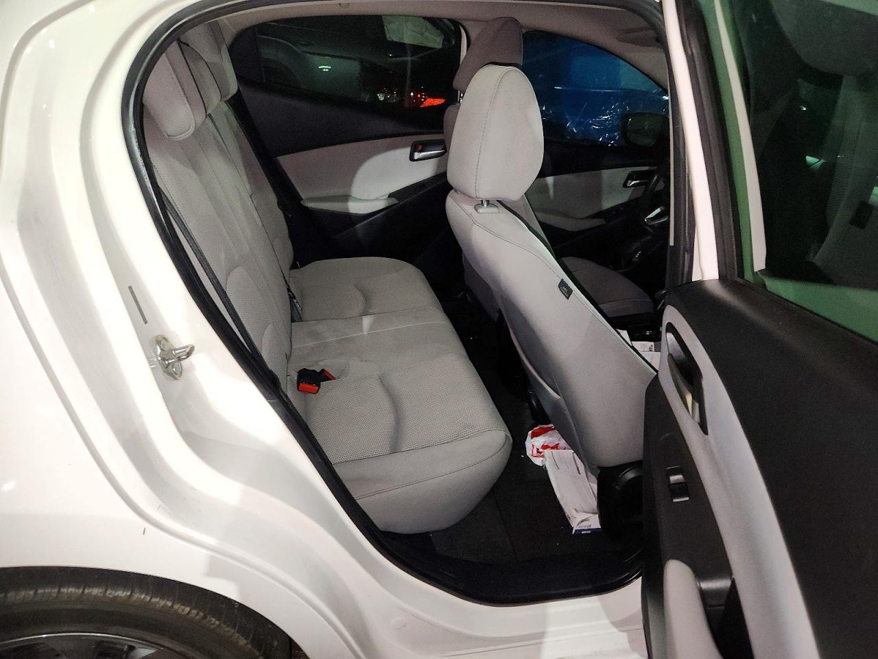 2019 Toyota Yaris Le - zdjęcie 11