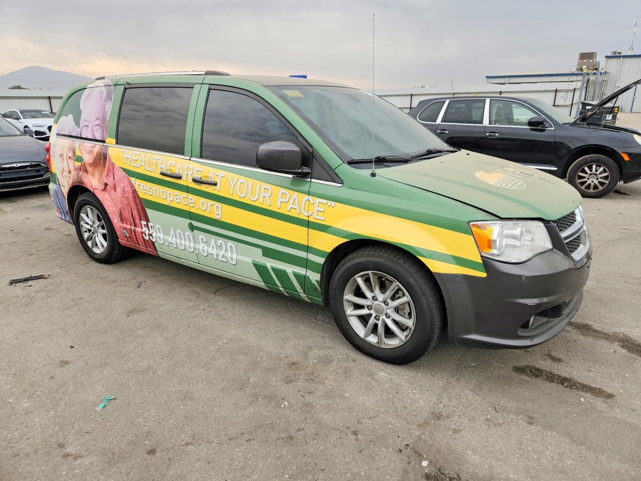 Dodge Grand Caravan - zdjęcie 4