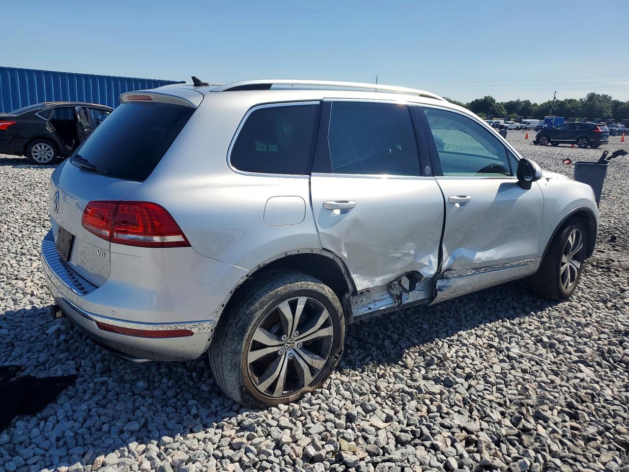 2017 Volkswagen Touareg Wolfsburg - zdjęcie 3