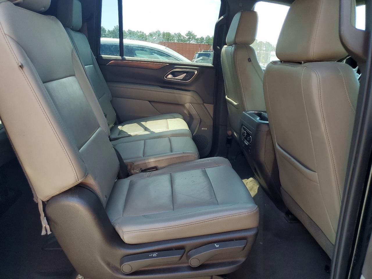 2021 Chevrolet Suburban C1500 Lt - zdjęcie 11