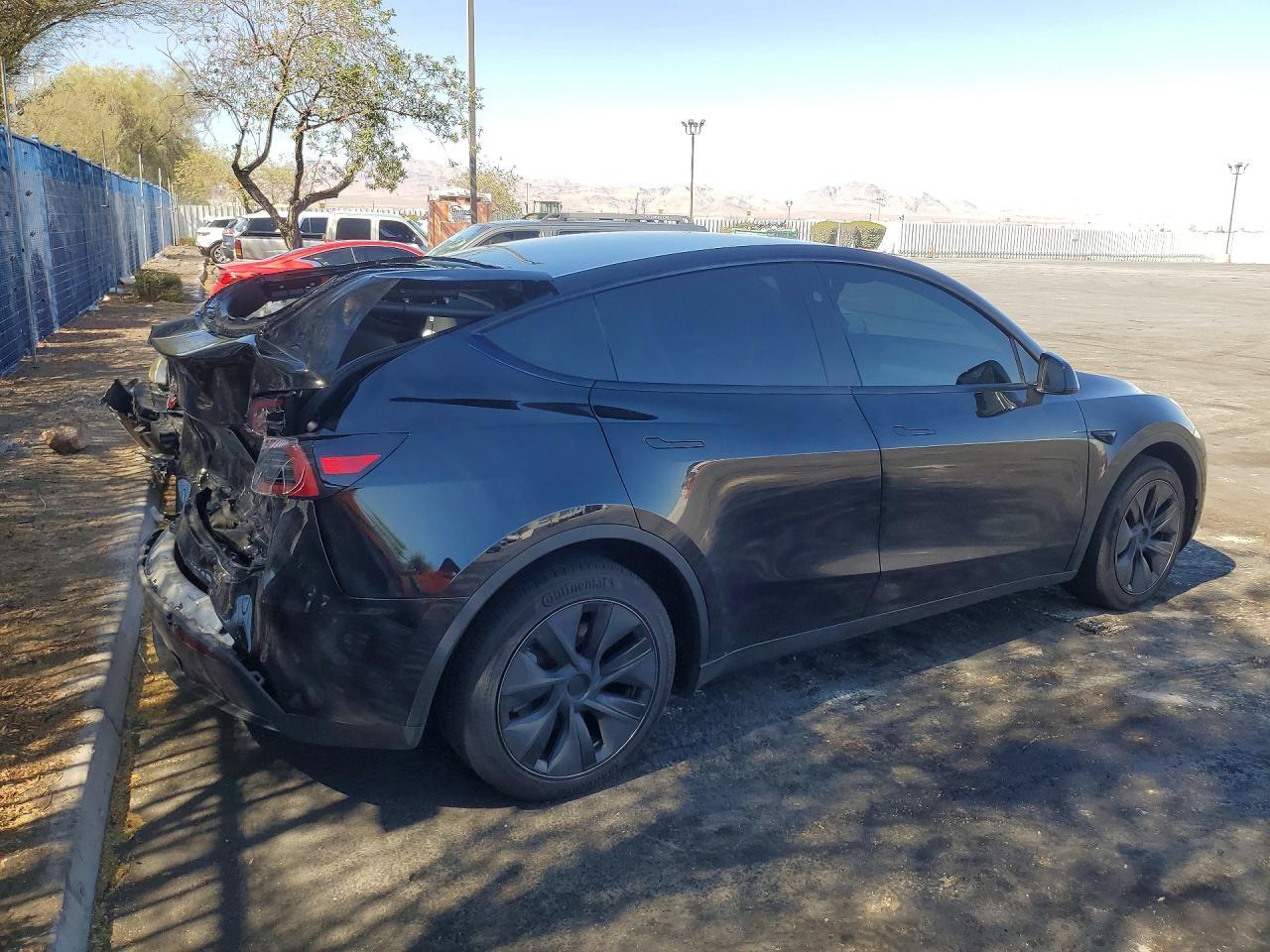 2025 Tesla Model Y - zdjęcie 3