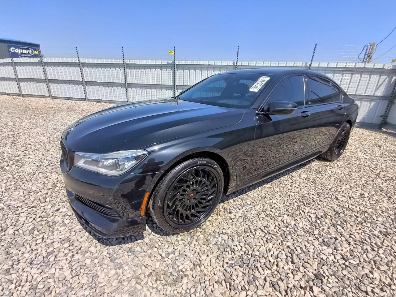 2017 BMW Seria 7 B7 - zdjęcie główne