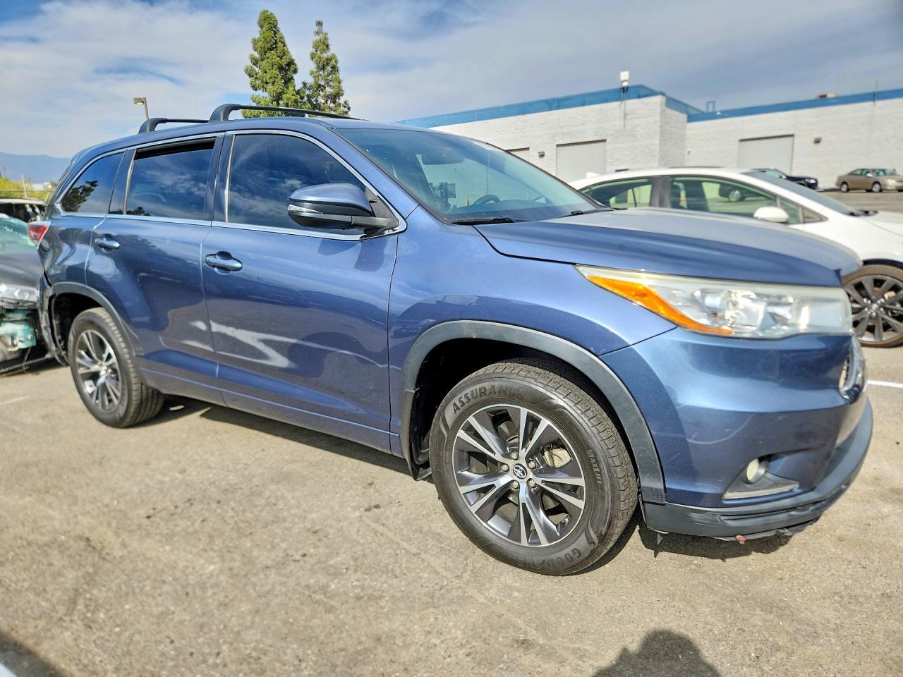2015 Toyota Highlander Le - zdjęcie 4