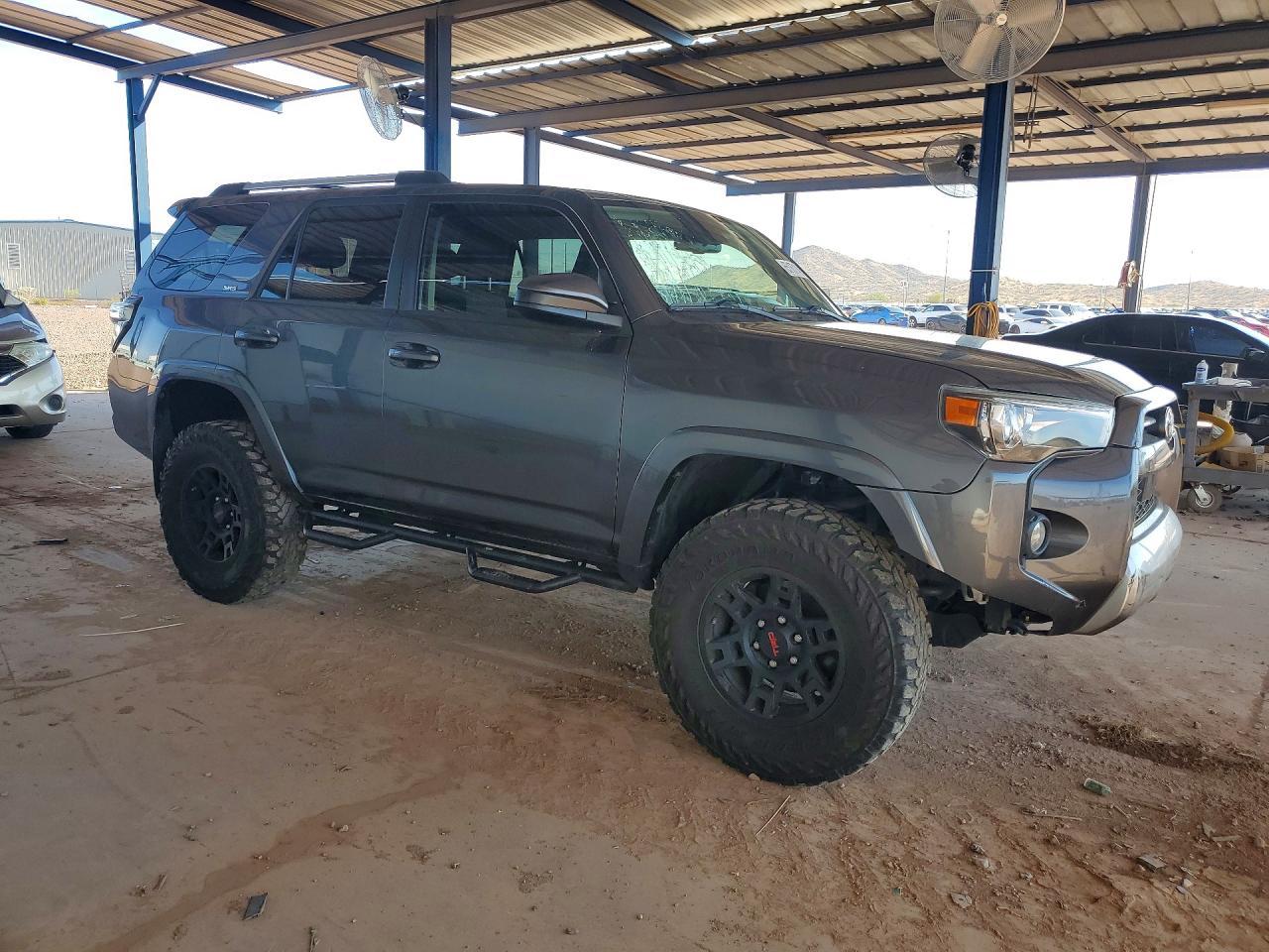 2020 Toyota 4Runner Sr5 - zdjęcie 4