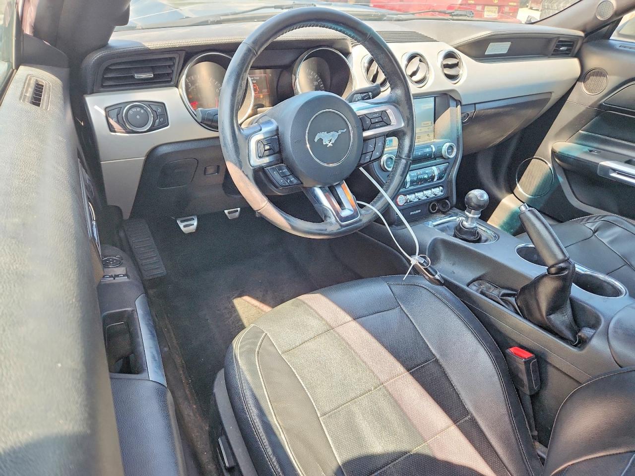 2017 Ford Mustang - zdjęcie 8