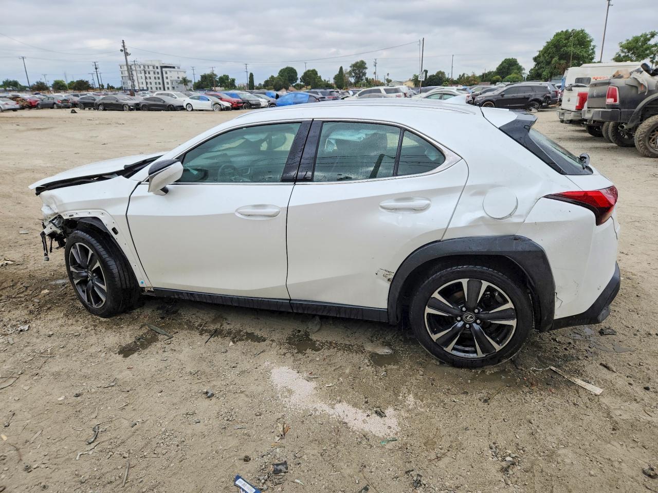 2022 Lexus Ux 200 - zdjęcie 2